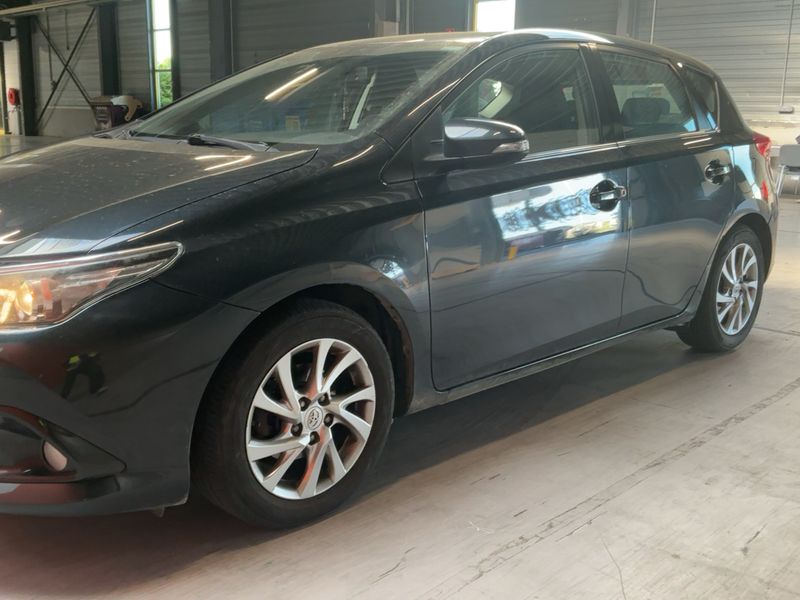 Toyota Auris 1.2 Turbo Design Edition 2016 – снимка 2