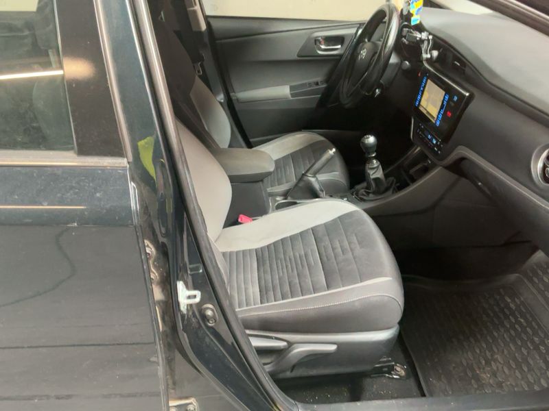 Toyota Auris 1.2 Turbo Design Edition 2016 – снимка 16