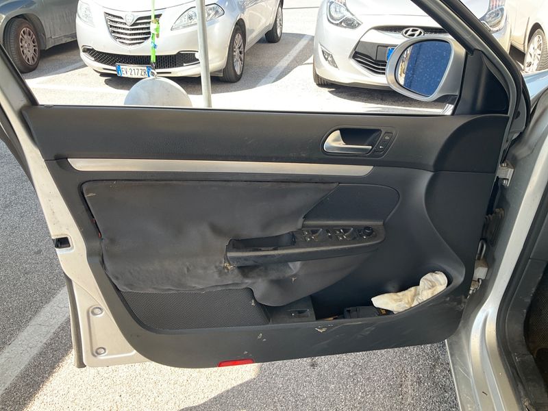 Volkswagen Jetta 2.0 TDI Sportline 2006 – снимка 26