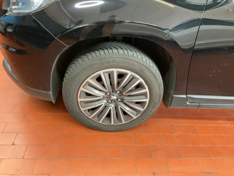 Peugeot 2008 1.2 VTi Active 2018 – снимка 3