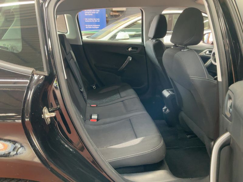 Peugeot 2008 1.2 VTi Active 2018 – снимка 19