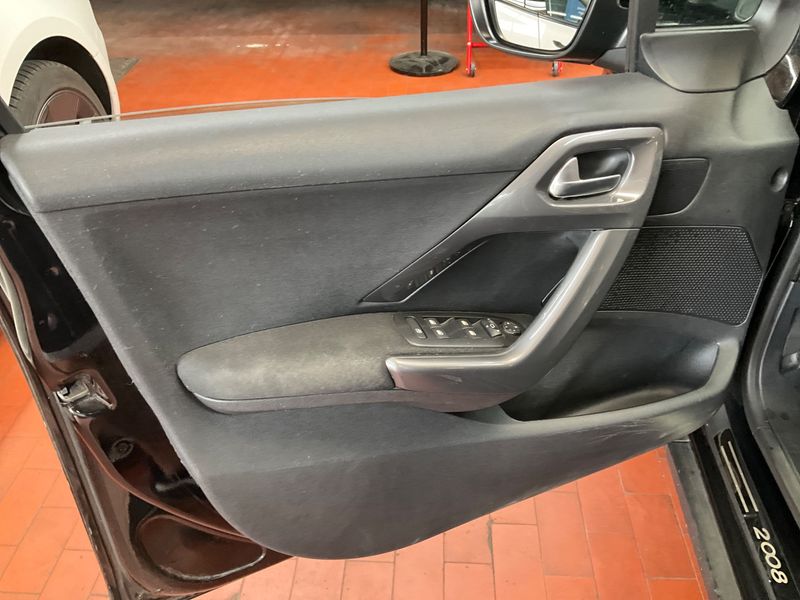 Peugeot 2008 1.2 VTi Active 2018 – снимка 25