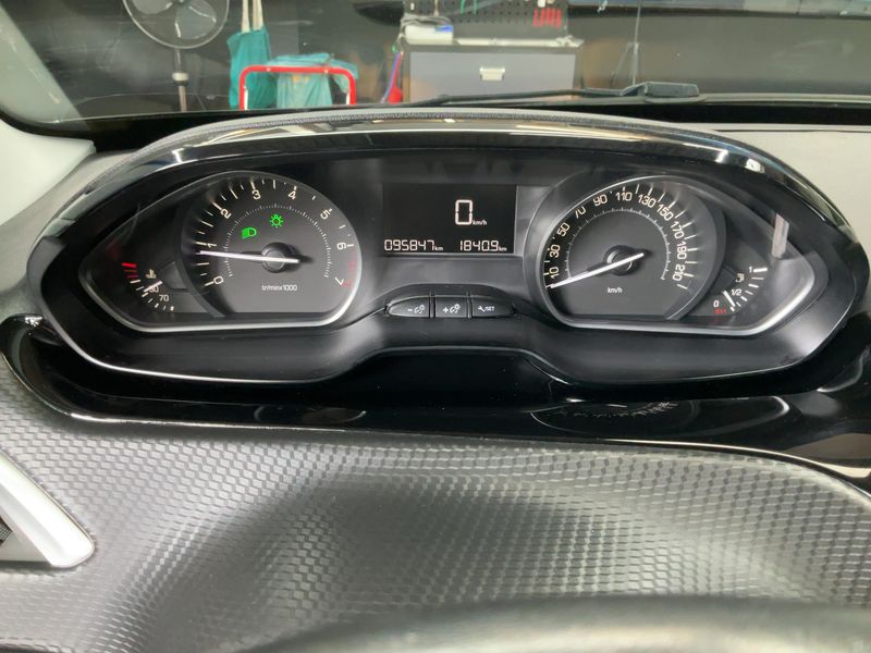 Peugeot 2008 1.2 VTi Active 2018 – снимка 18