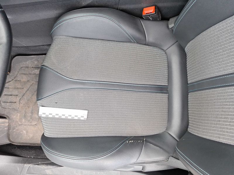 Peugeot 3008 1.5 Blue-HDi Allure Pack 2022 – снимка 33