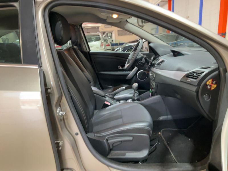 Renault Fluence 1.5 dCi Dynamique 2010 – снимка 16