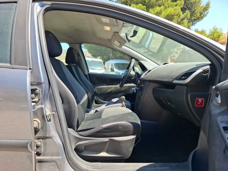 Peugeot 207 1.6 HDi Style 2008 – снимка 10