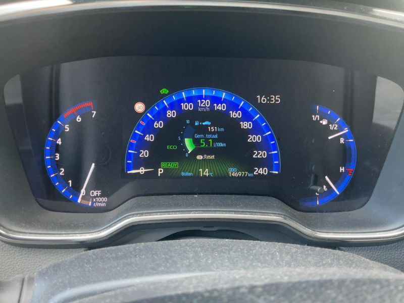 Toyota Corolla 1.8 Hybrid Active 2019 – снимка 18