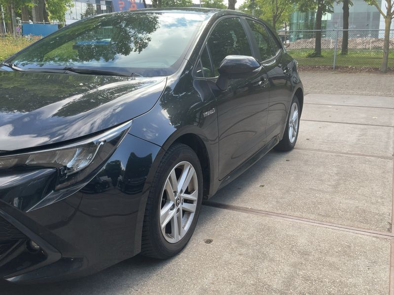 Toyota Corolla 1.8 Hybrid Active 2019 – снимка 2