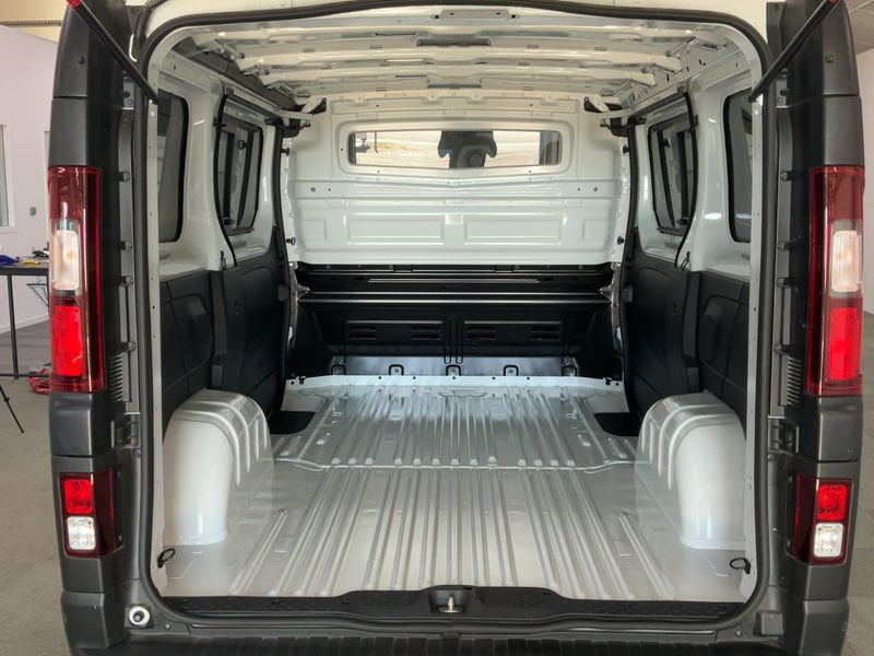 Renault Trafic 2.0 BLUE dCi L1H1 2T8 Grand Confort 2023 – снимка 15