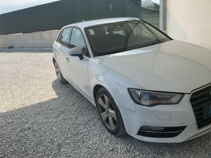 Audi A3 Sportback 1.6 TDI Ambition 2015 – снимка 12