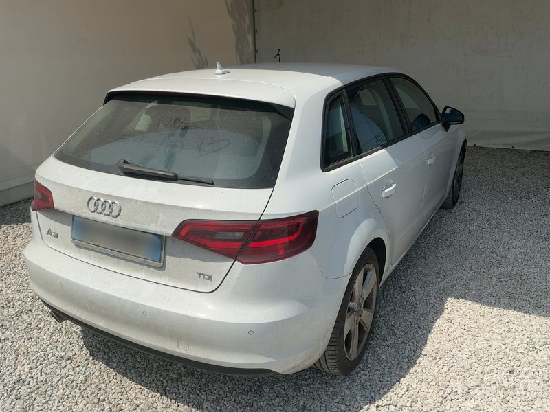 Audi A3 Sportback 1.6 TDI Ambition 2015 – снимка 8
