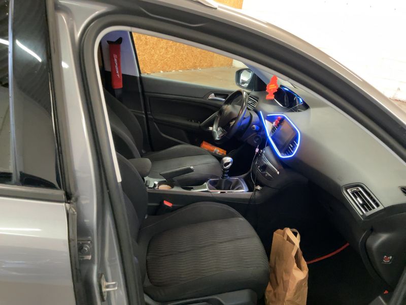 Peugeot 308 1.2 e-THP Active 2014 – снимка 16