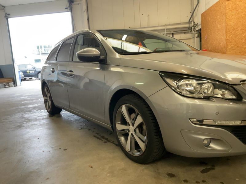 Peugeot 308 1.2 e-THP Active 2014 – снимка 12