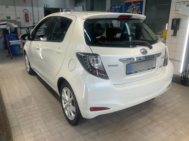 Toyota Yaris 1.5 Hybrid Club 2013 – снимка 6