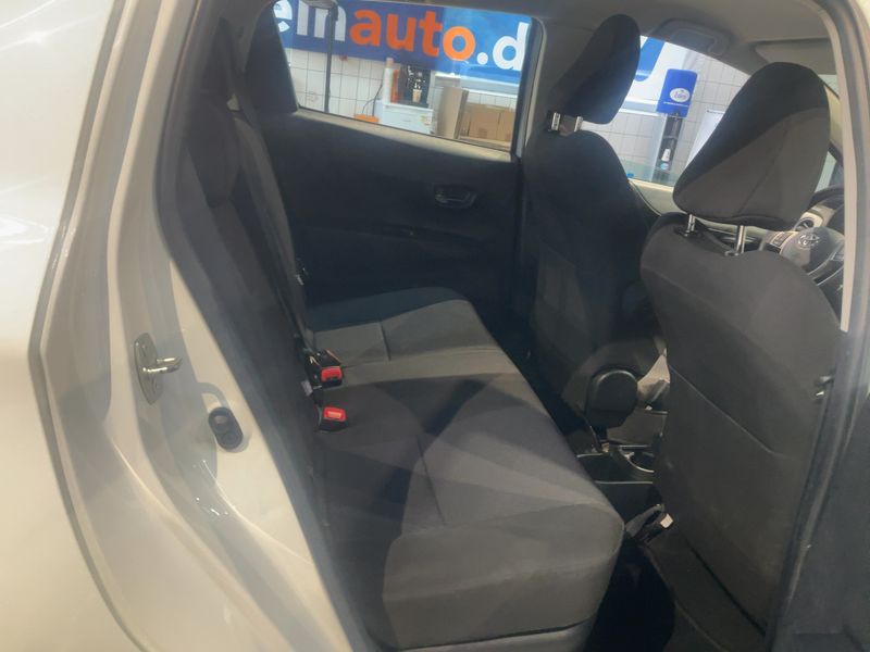 Toyota Yaris 1.5 Hybrid Club 2013 – снимка 19