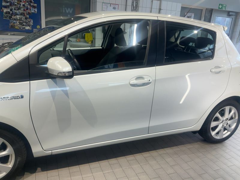 Toyota Yaris 1.5 Hybrid Club 2013 – снимка 4