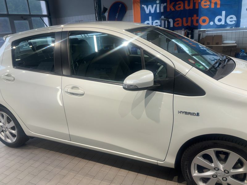 Toyota Yaris 1.5 Hybrid Club 2013 – снимка 10