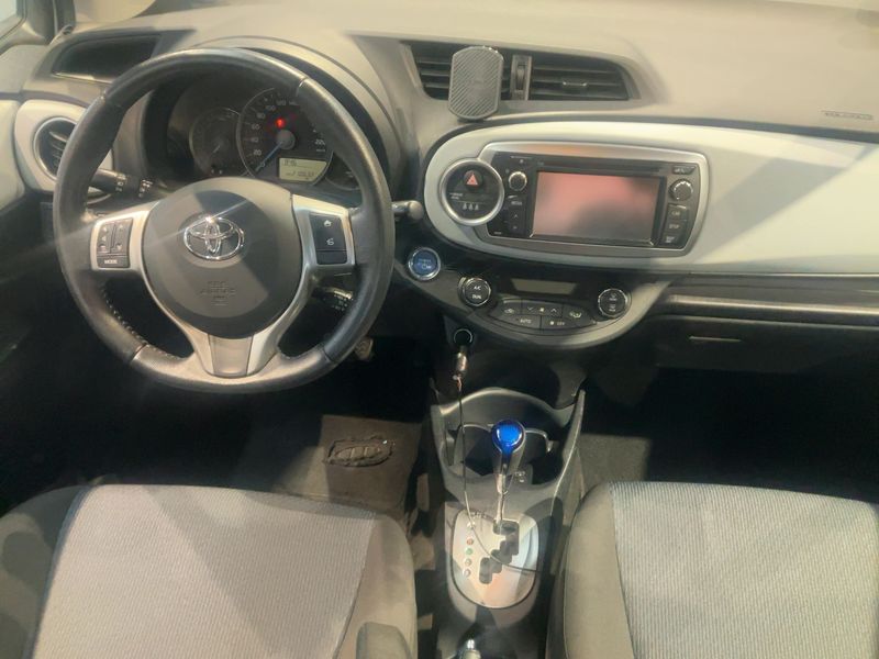 Toyota Yaris 1.5 Hybrid Club 2013 – снимка 17