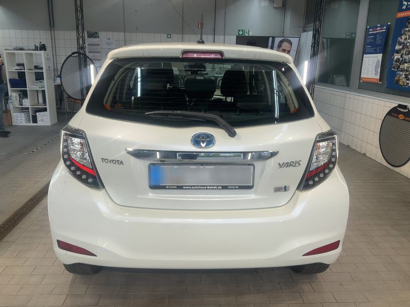 Toyota Yaris 1.5 Hybrid Club 2013 – снимка 7