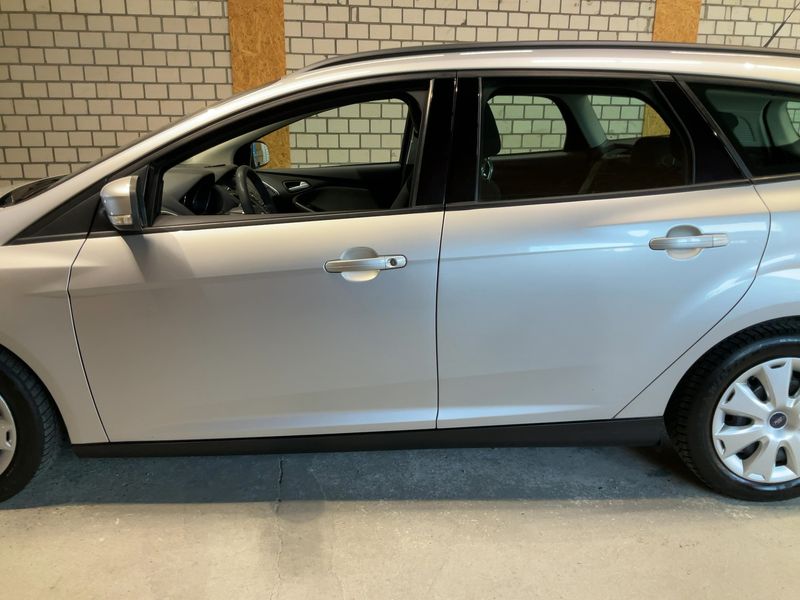 Ford Focus 1.6 Ti-VCT Trend 2011 – снимка 4
