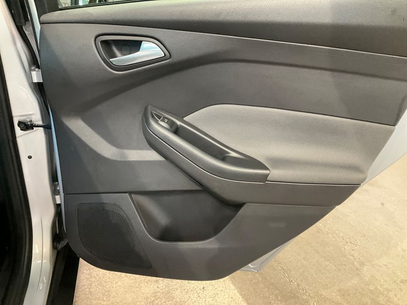 Ford Focus 1.6 Ti-VCT Trend 2011 – снимка 28