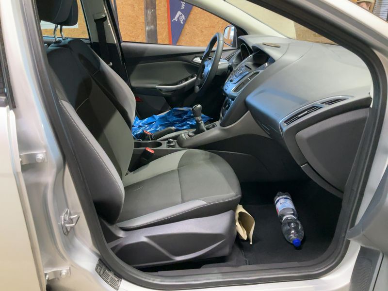 Ford Focus 1.6 Ti-VCT Trend 2011 – снимка 16