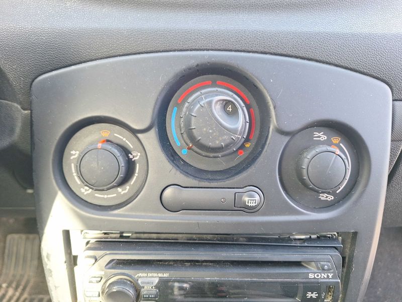 Renault Clio 1.2 Authentique 2010 – снимка 80