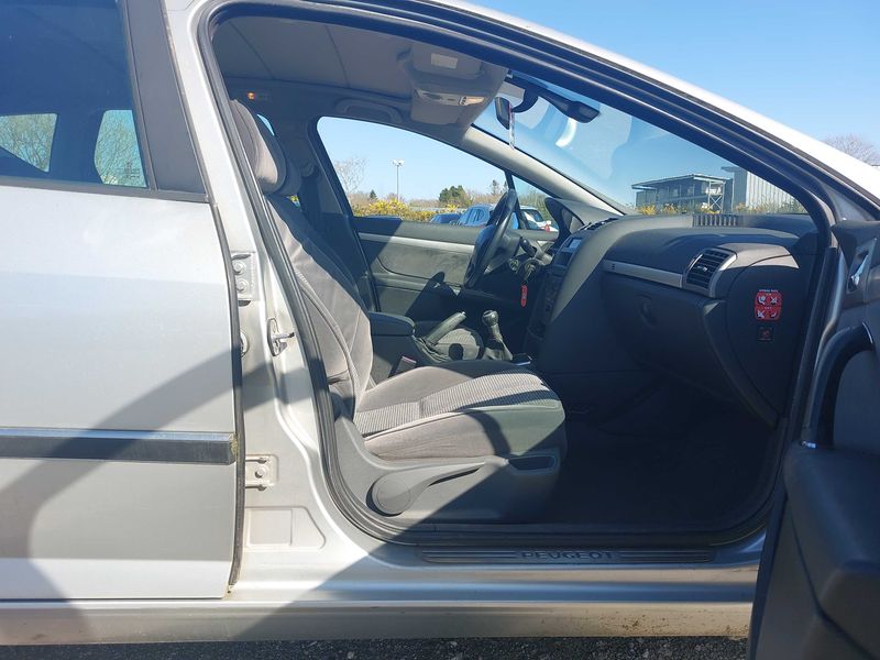 Peugeot 407 1.6 HDi Confort 2005 – снимка 10
