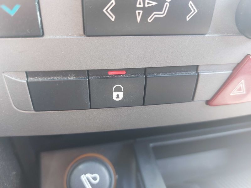 Peugeot 407 1.6 HDi Confort 2005 – снимка 39