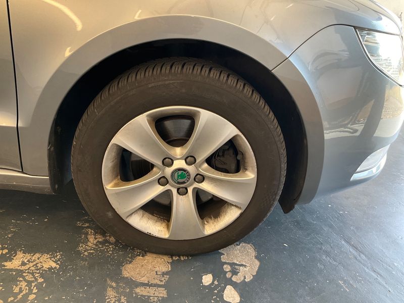 Skoda Superb 1.8 TSI Ambition 2013 – снимка 11