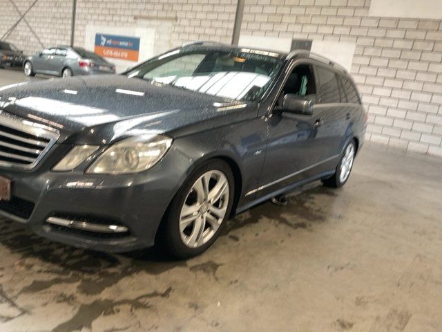 Mercedes-Benz E-Klasse E 200 CDI T BlueEfficiency Avantgarde 2011 – снимка 2