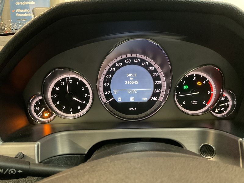 Mercedes-Benz E-Klasse E 200 CDI T BlueEfficiency Avantgarde 2011 – снимка 18