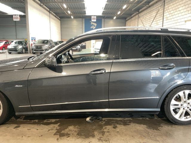 Mercedes-Benz E-Klasse E 200 CDI T BlueEfficiency Avantgarde 2011 – снимка 4