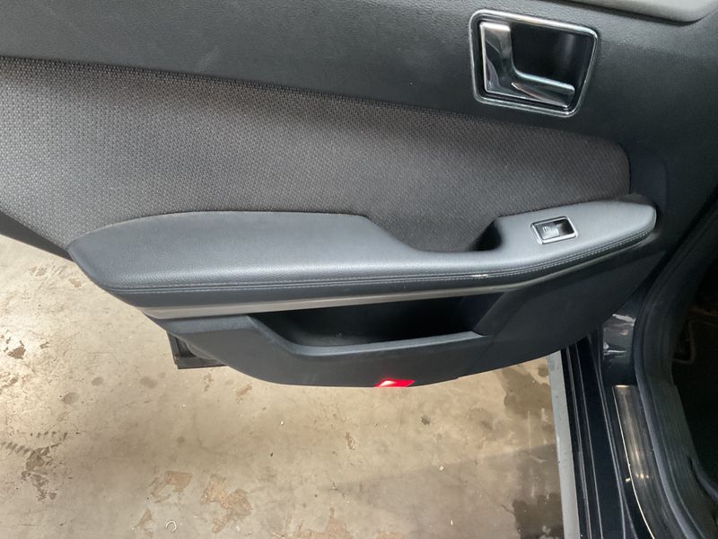 Mercedes-Benz E-Klasse E 200 CDI T BlueEfficiency Avantgarde 2011 – снимка 31