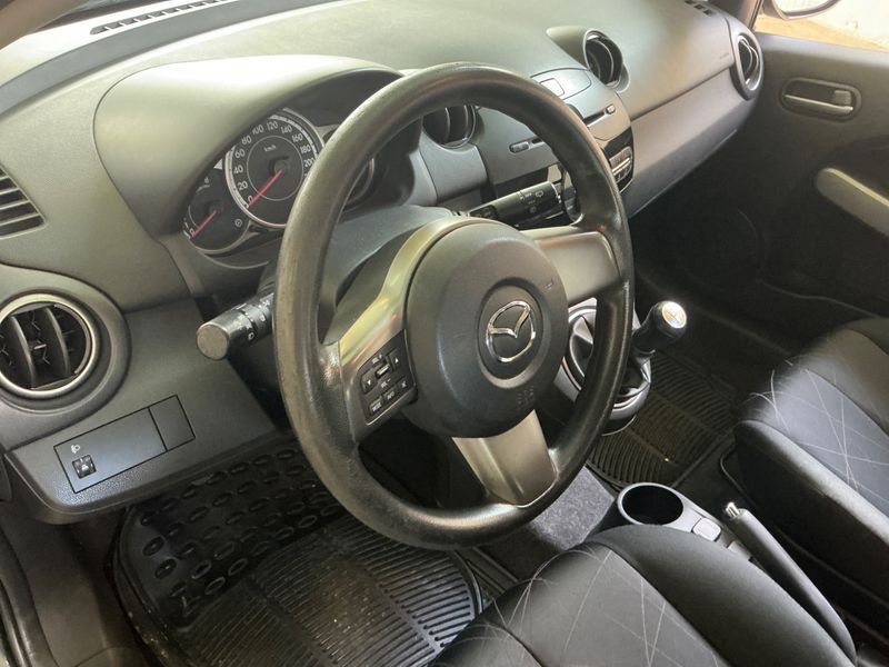 Mazda 2 1.3 Active 2013 – снимка 32