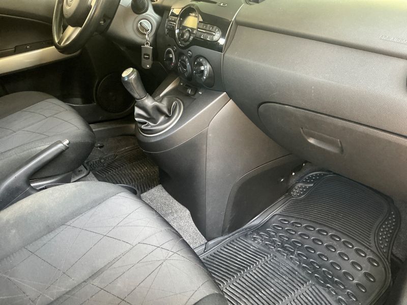 Mazda 2 1.3 Active 2013 – снимка 31