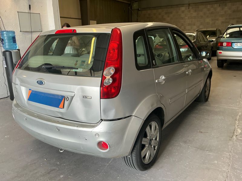 Ford Fiesta 1.4 TDCi Ghia 2007 – снимка 2