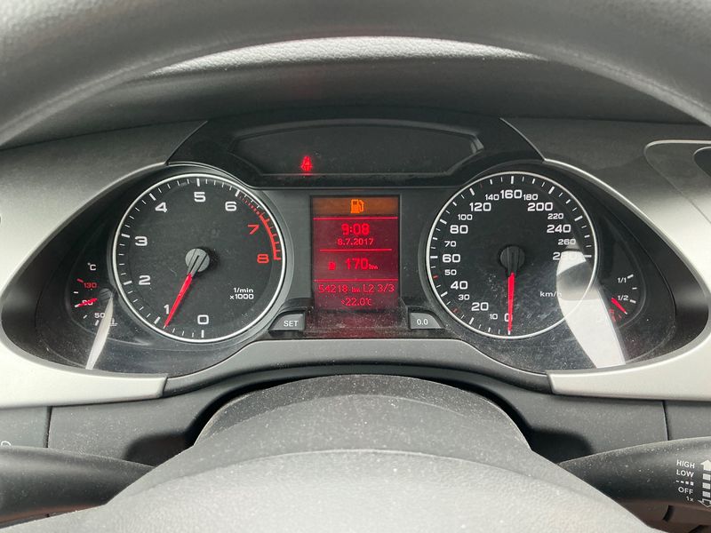 Audi A4 1.8 TFSI Attraction 2011 – снимка 13