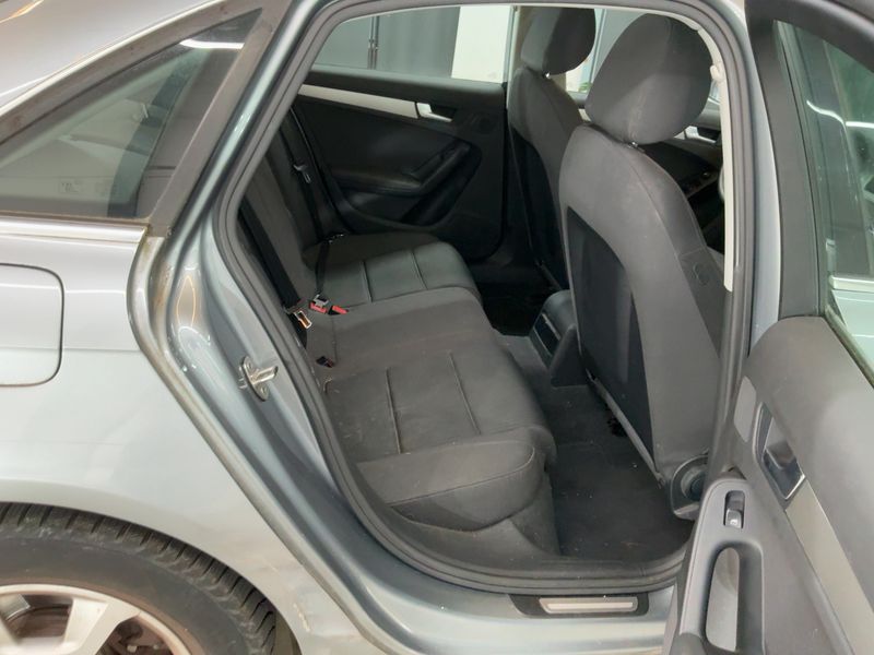 Audi A4 1.8 TFSI Attraction 2011 – снимка 14