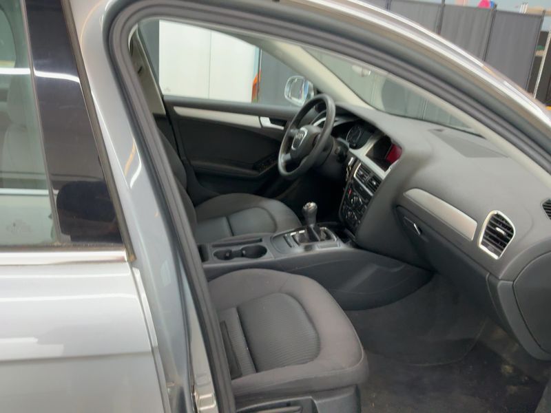 Audi A4 1.8 TFSI Attraction 2011 – снимка 11