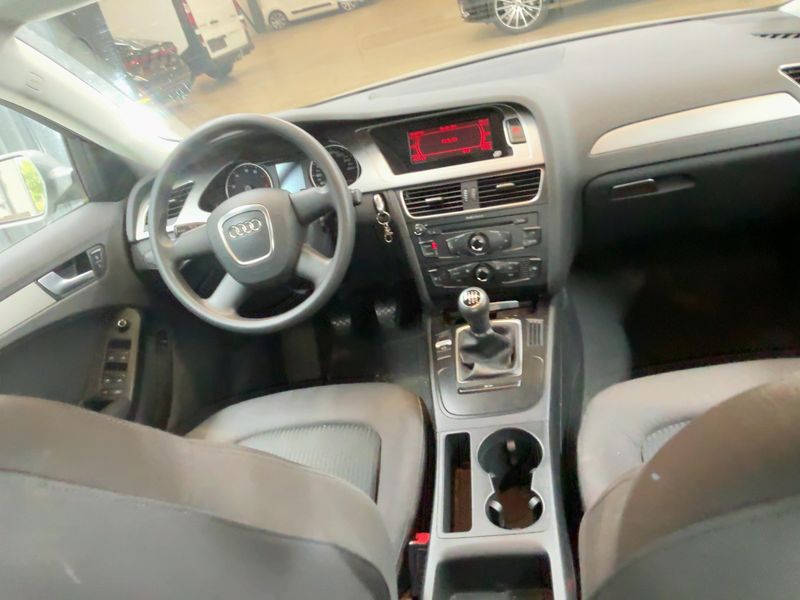 Audi A4 1.8 TFSI Attraction 2011 – снимка 12