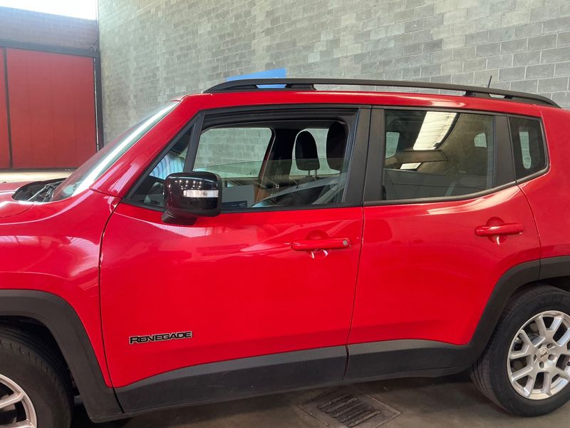 Jeep Renegade 1.5 GSE T4 e-Hybrid Longitude FWD 2023 – снимка 4