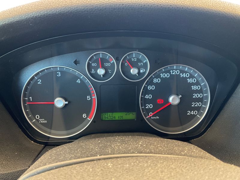 Ford Focus 1.8 TDCi Ghia 2007 – снимка 4