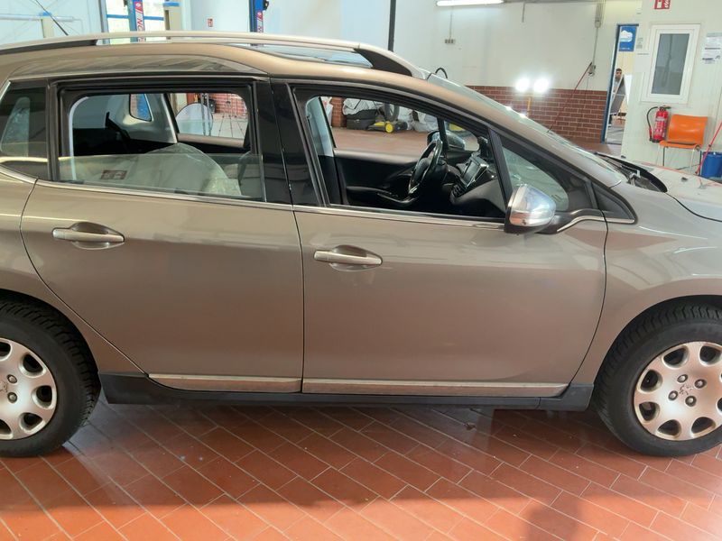 Peugeot 2008 1.6 e-HDi Allure 2013 – снимка 10