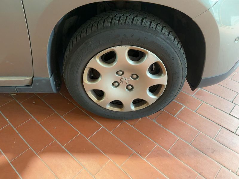 Peugeot 2008 1.6 e-HDi Allure 2013 – снимка 11