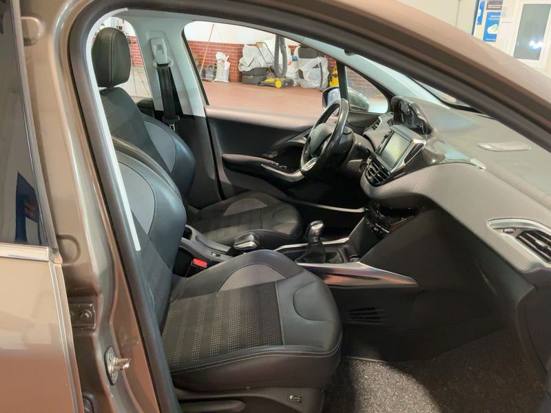 Peugeot 2008 1.6 e-HDi Allure 2013 – снимка 17