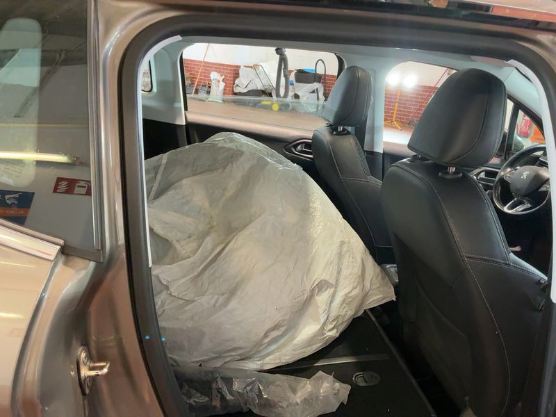 Peugeot 2008 1.6 e-HDi Allure 2013 – снимка 20