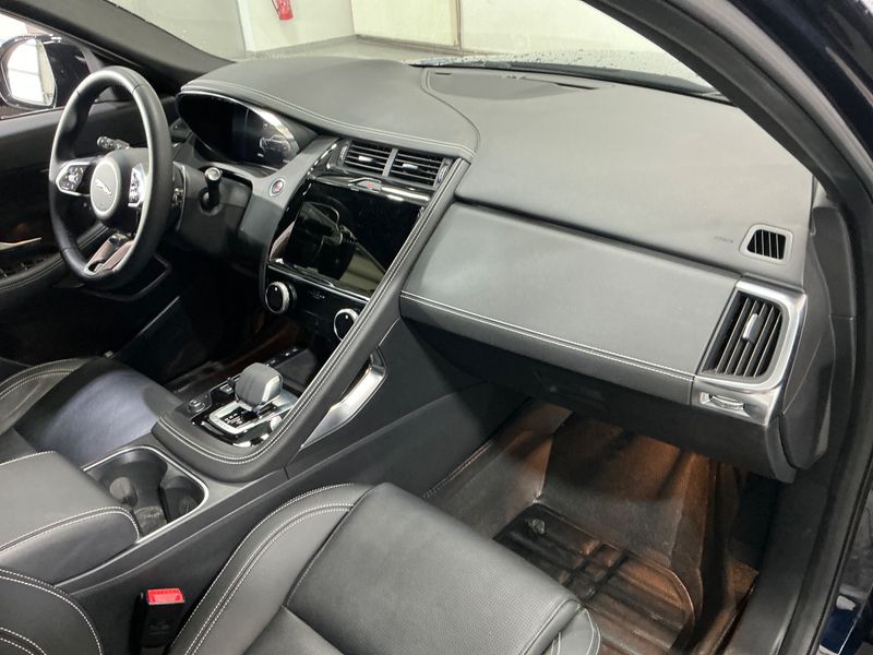 Jaguar E-Pace P300e Plug-in Hybrid R-Dynamic SE AWD 2024 – снимка 23