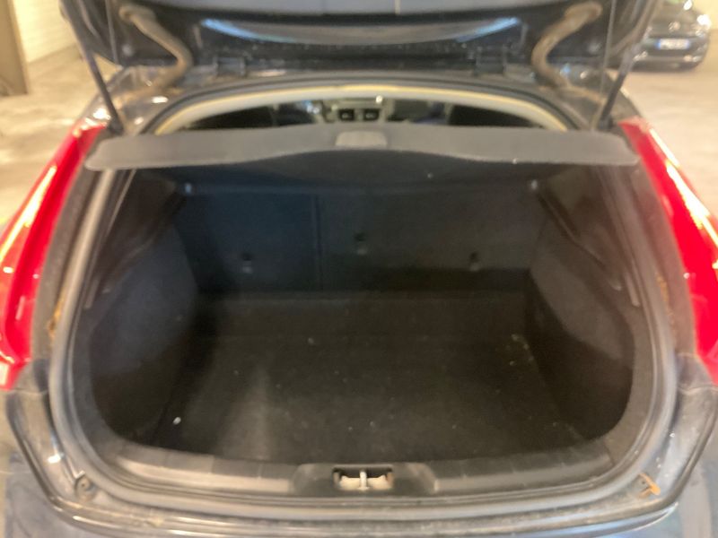 Volvo V40 Cross Country 2.0 D3 Summum 2015 – снимка 15