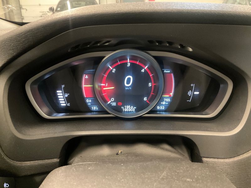 Volvo V40 Cross Country 2.0 D3 Summum 2015 – снимка 18